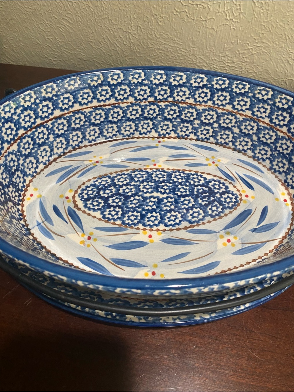 Temptations by Tara, Old World Blue, 1.5 Quart Oval Casserole Dish WithWire Rack - Picture 3 of 13